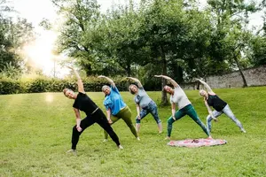 Yoga-outdoor_4-1_2_cropped